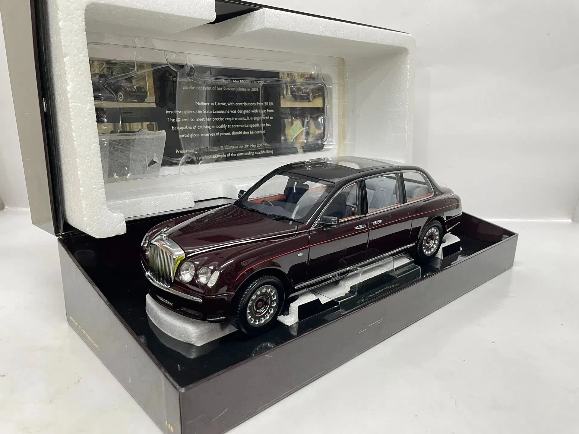 Minichamps 1:18 State Limousine Simulation Limited Edition All Open Alloy Metal Static Car Model Toy Gift
Minichamps 1:18 State Limousine Simulation Limited Edition All Open Alloy Metal Static Car Model Toy Gift