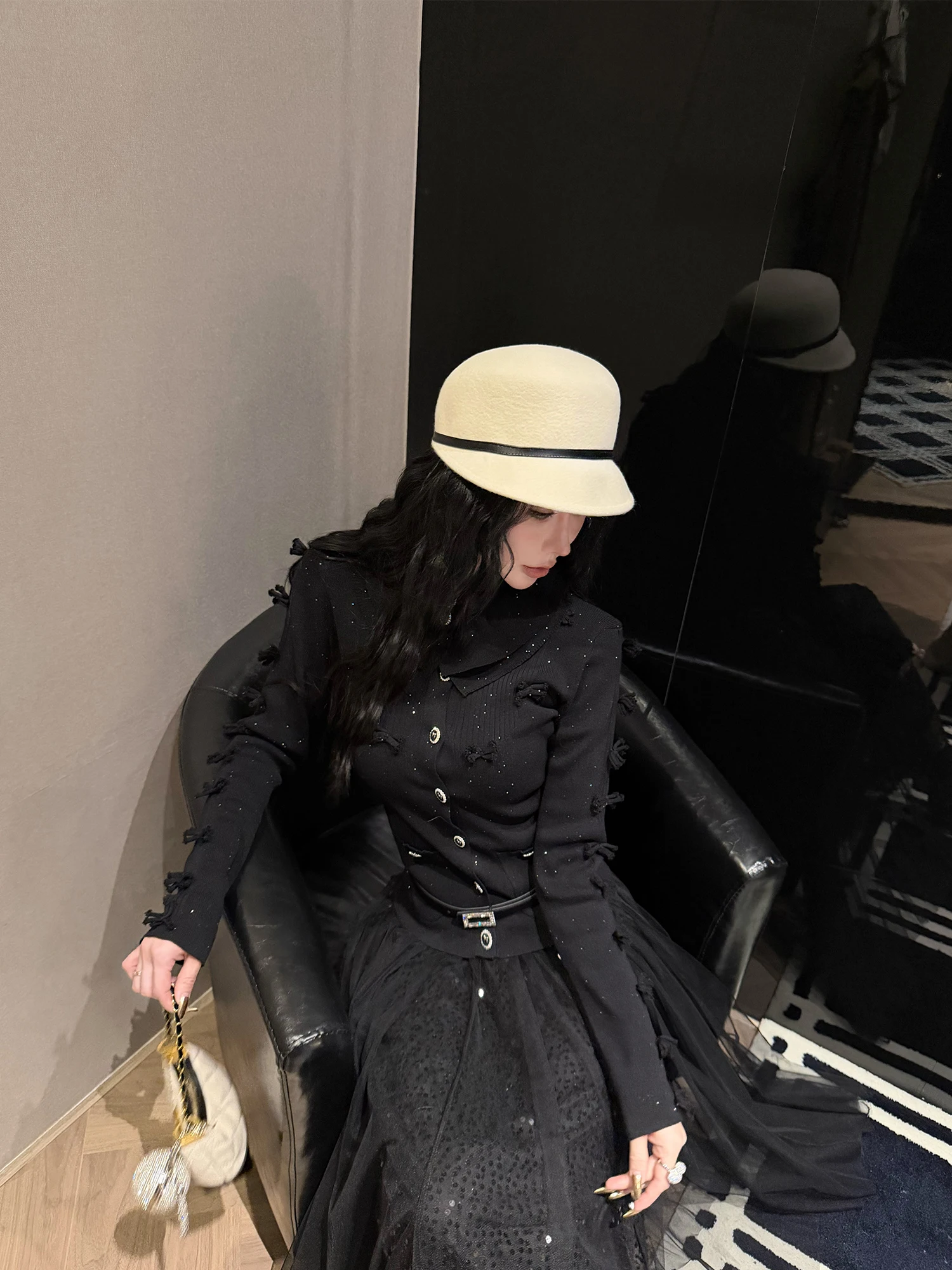 LADIESFIRST Heavyweight iny Sequin Knot Detachable Collar Jaet Original Design Slim Fit Long Sve Winter Oute...
LADIESFIRST Heavyweight iny Sequin Knot Detachable Collar Jaet Original Design Slim Fit Long Sve Winter Oute...