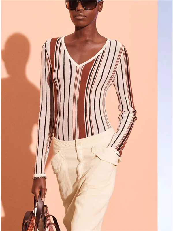 Осенняя ветровая прямая трубка V-Ne Long Sve Трикотажная льняная смесь Подол бота большого размера Женская модная внутренняя одежда
Осенняя ветровая прямая трубка V-Ne Long Sve Трикотажная льняная смесь Подол бота большого размера Женская модная внутренняя одежда