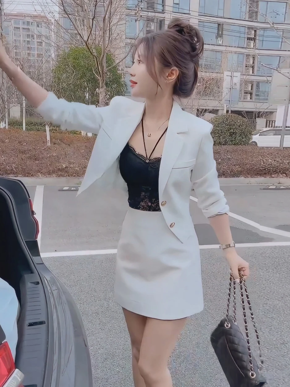White Casual Fashionable Women's Suit Set High Waist Short Skirt Long Sleeve Spring 2026 Two-Piece Set Elegant Style
White Casual Fashionable Women's Suit Set High Waist Short Skirt Long Sleeve Spring 2026 Two-Piece Set Elegant Style
