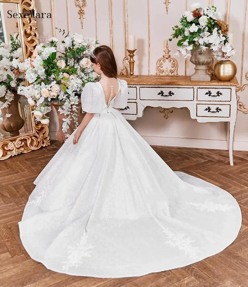 Luxury Girl's Dress Puff Sleeves V Neck Backless Princess Flower Girl Dress Pageant Gown Long Train
Luxury Girl's Dress Puff Sleeves V Neck Backless Princess Flower Girl Dress Pageant Gown Long Train