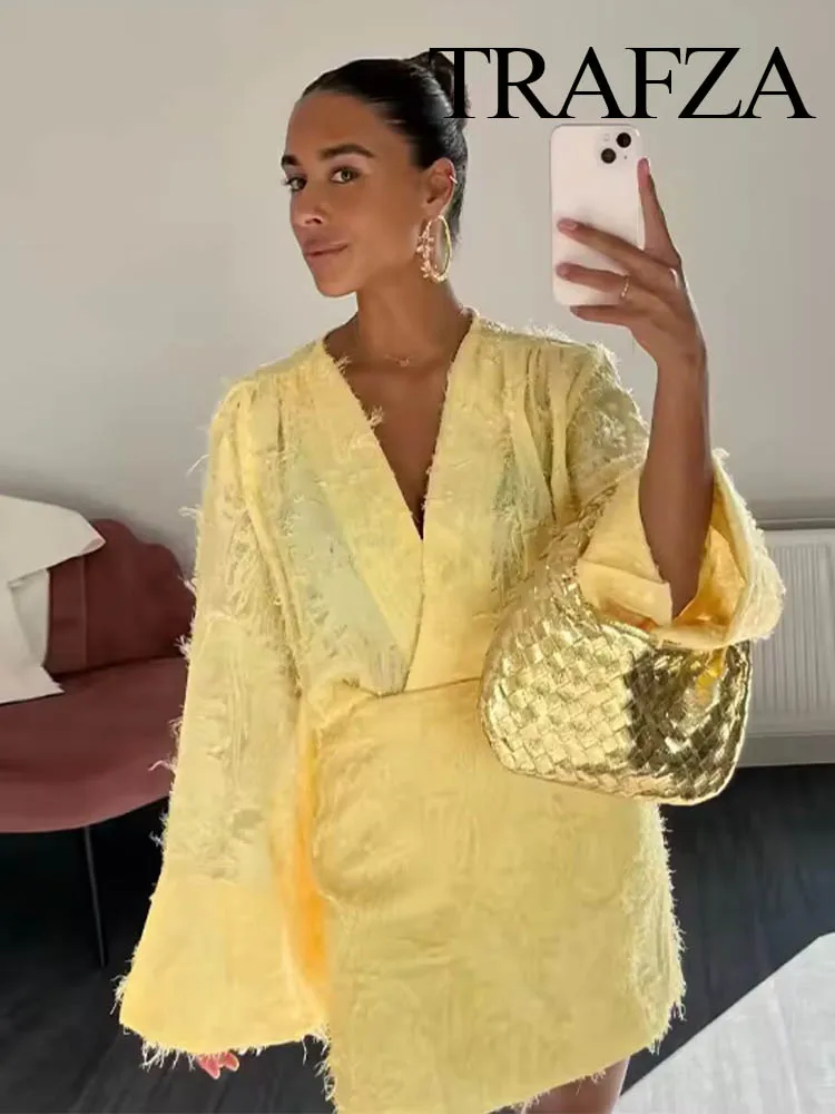 TRAFZA Women Summer Fashion Jacquard Single Deduction V-Neck Long-Sleeved Top+Casual High Waist Zipper 2-Color Mini Skirt Suit
TRAFZA Women Summer Fashion Jacquard Single Deduction V-Neck Long-Sleeved Top+Casual High Waist Zipper 2-Color Mini Skirt Suit