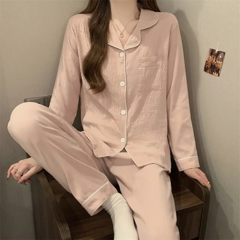 DAIMELU Long-sleeved pajamas women's spring and autumn cardigan lapel woven cotton yarn simple Loungewear female nightwear suit
DAIMELU Long-sleeved pajamas women's spring and autumn cardigan lapel woven cotton yarn simple Loungewear female nightwear suit