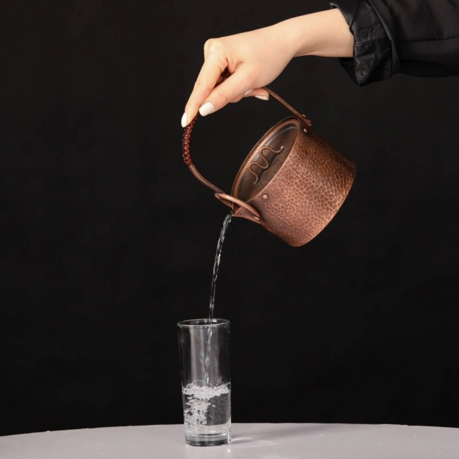 Pure Copper Teapot Single-Piece-Piece Construction Handmade Copper Teapot Kitchenware Thickened
Pure Copper Teapot Single-Piece-Piece Construction Handmade Copper Teapot Kitchenware Thickened