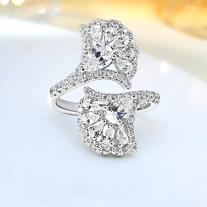 Fashionable and luxurious shell 925 sterling silver ring set with high carbon diamond temperament high-end wedding jewelry
Fashionable and luxurious shell 925 sterling silver ring set with high carbon diamond temperament high-end wedding jewelry