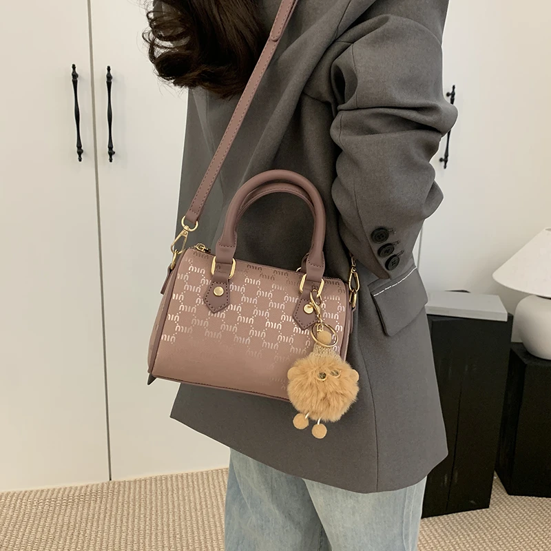 Винтажная кожаная сумка через плечо для женщин, элегантная сумка через плечо, классическая дизайнерская сумка-тоут
Винтажная кожаная сумка через плечо для женщин, элегантная сумка через плечо, классическая дизайнерская сумка-тоут