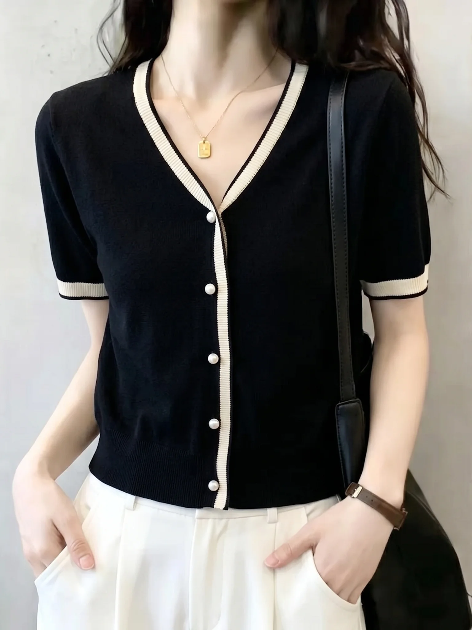 Comfortable Commute V-Neck Short Sleeve Knitwear Pure Color Single Button Stylish Top Summer Daily Small Shirt Korean Style
Comfortable Commute V-Neck Short Sleeve Knitwear Pure Color Single Button Stylish Top Summer Daily Small Shirt Korean Style
