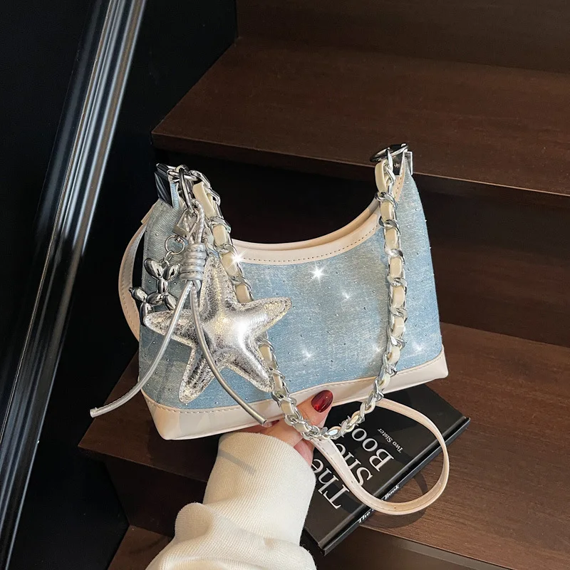 Доступная роскошная женская сумка через плечо 2024, джинсовая сумка с вышивкой, прочная для ежедневного использования, легкая пригородная сумка на плечо
Доступная роскошная женская сумка через плечо 2024, джинсовая сумка с вышивкой, прочная для ежедневного использования, легкая пригородная сумка на плечо