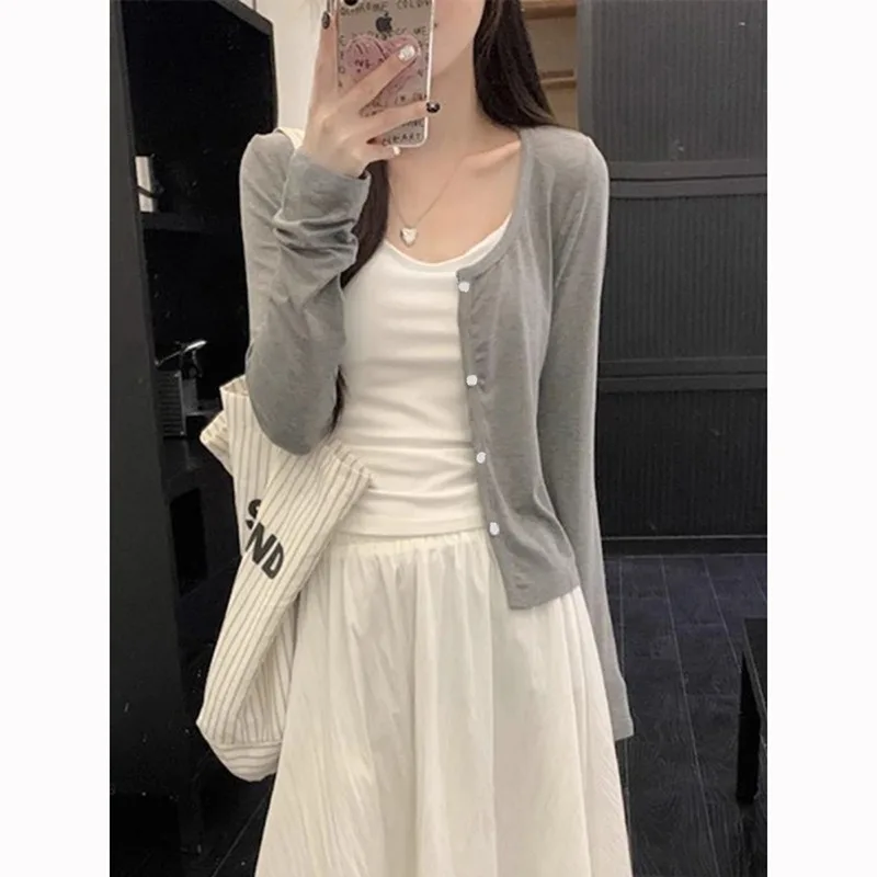 Simple Casual and Versatile Gray Slim Fit Knitted Thin Cardigan Long-sleeved Women's 2025 Early Spring Lazy Exterior
Simple Casual and Versatile Gray Slim Fit Knitted Thin Cardigan Long-sleeved Women's 2025 Early Spring Lazy Exterior