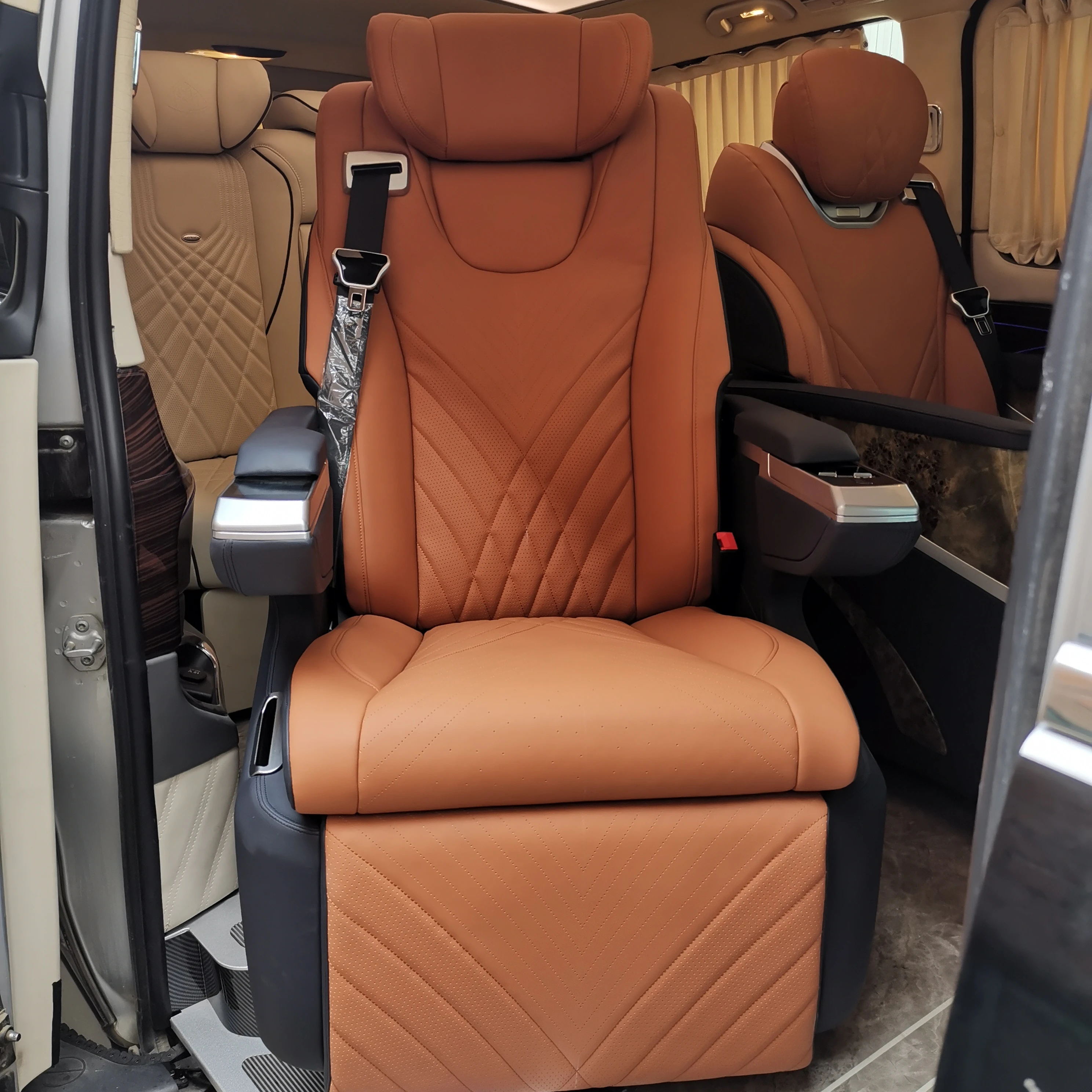 Оптовая продажа, заводские роскошные автомобильные аксессуары для интерьера, преобразование VIP-фургона, автомобильные электрические кожаные сиденья для Mercedes Benz Sprinter
Оптовая продажа, заводские роскошные автомобильные аксессуары для интерьера, преобразование VIP-фургона, автомобильные электрические кожаные сиденья для Mercedes Benz Sprinter