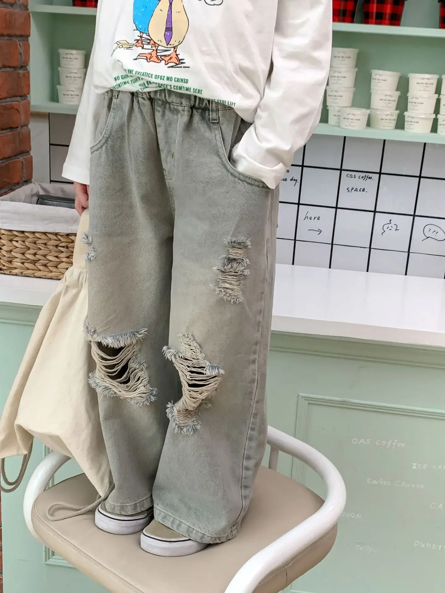Children Pants 2024 Spring Summer New Ripped Jeans Baby Boys and Girls Neutral Trend Denim Pants Kids Children Wide-leg Jeans
Children Pants 2024 Spring Summer New Ripped Jeans Baby Boys and Girls Neutral Trend Denim Pants Kids Children Wide-leg Jeans