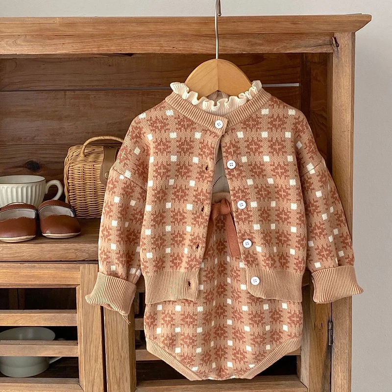 Autumn Winter Newborn Baby Girls Clothing Suit Long Sleeved Plaid Cardigan+Jumpsuit Infant Baby Girl Knitting Clothes Set
Autumn Winter Newborn Baby Girls Clothing Suit Long Sleeved Plaid Cardigan+Jumpsuit Infant Baby Girl Knitting Clothes Set