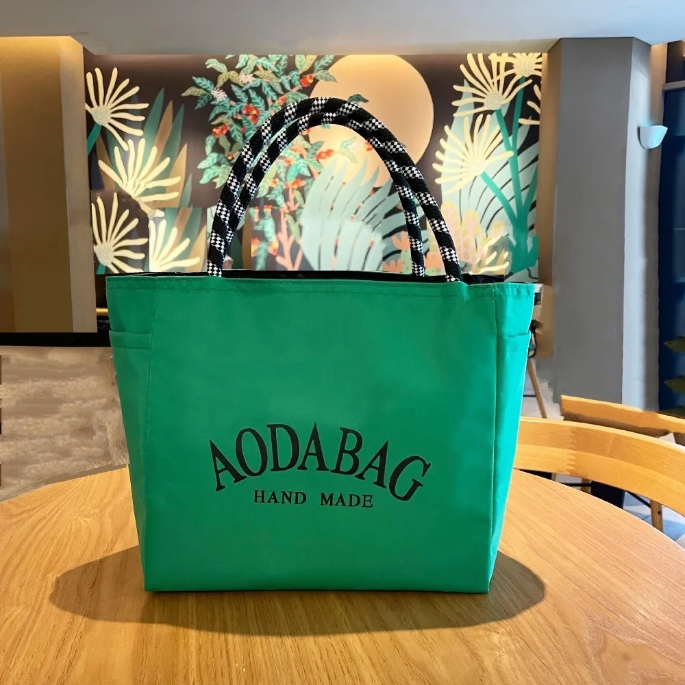 Portable Multifunctional Letter Handbag Umbrella Fabric Waterproof Mommy Bag Large Capacity Contrast Color Lunch Bag Women 
Portable Multifunctional Letter Handbag Umbrella Fabric Waterproof Mommy Bag Large Capacity Contrast Color Lunch Bag Women