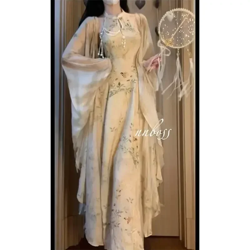 Slimming Halter Neck Dress Design Sensibility Sunshade Cardigan Women's Middle-aged Fashion 2025 Summer New Chinese Dress
Slimming Halter Neck Dress Design Sensibility Sunshade Cardigan Women's Middle-aged Fashion 2025 Summer New Chinese Dress