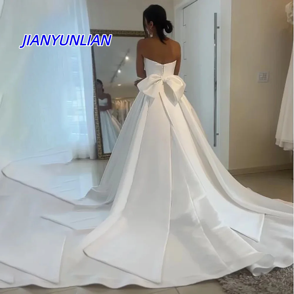 Elegant Satin Wedding Dresses Strapless A-Line Beach Bridal Gown Sweetheart V Corset Simple Customized Bow Bride Dress
Elegant Satin Wedding Dresses Strapless A-Line Beach Bridal Gown Sweetheart V Corset Simple Customized Bow Bride Dress