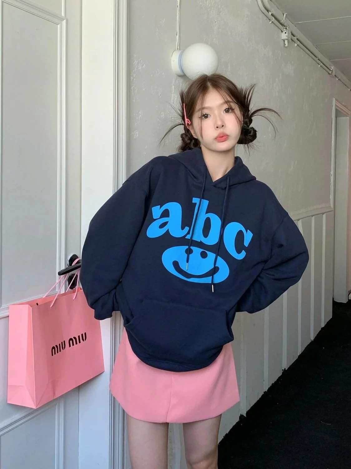 Женская толстовка с принтом в стиле ретро, свободный крой, на флисовой подкладке, стройнящий топ, модная брендовая верхняя одежда, удобная верхняя одежда из полиэфирного волокна
Женская толстовка с принтом в стиле ретро, свободный крой, на флисовой подкладке, стройнящий топ, модная брендовая верхняя одежда, удобная верхняя одежда из полиэфирного волокна