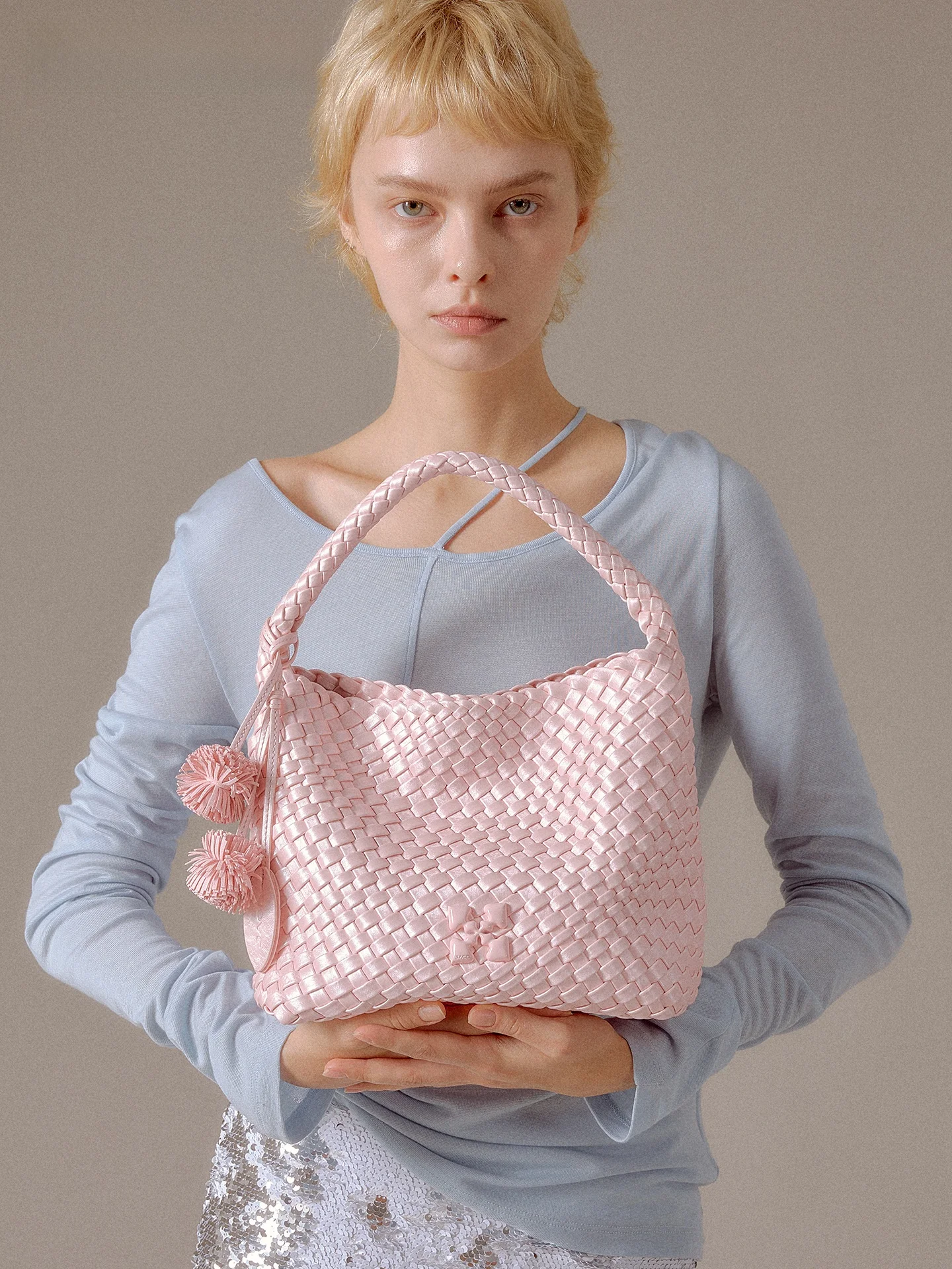 JACD Women's Large Capacity Shoulder Crossbody Bag Pink Woven Tote Bag for Work Soft Bucket Shape Magnetic Buckle Closure
JACD Women's Large Capacity Shoulder Crossbody Bag Pink Woven Tote Bag for Work Soft Bucket Shape Magnetic Buckle Closure