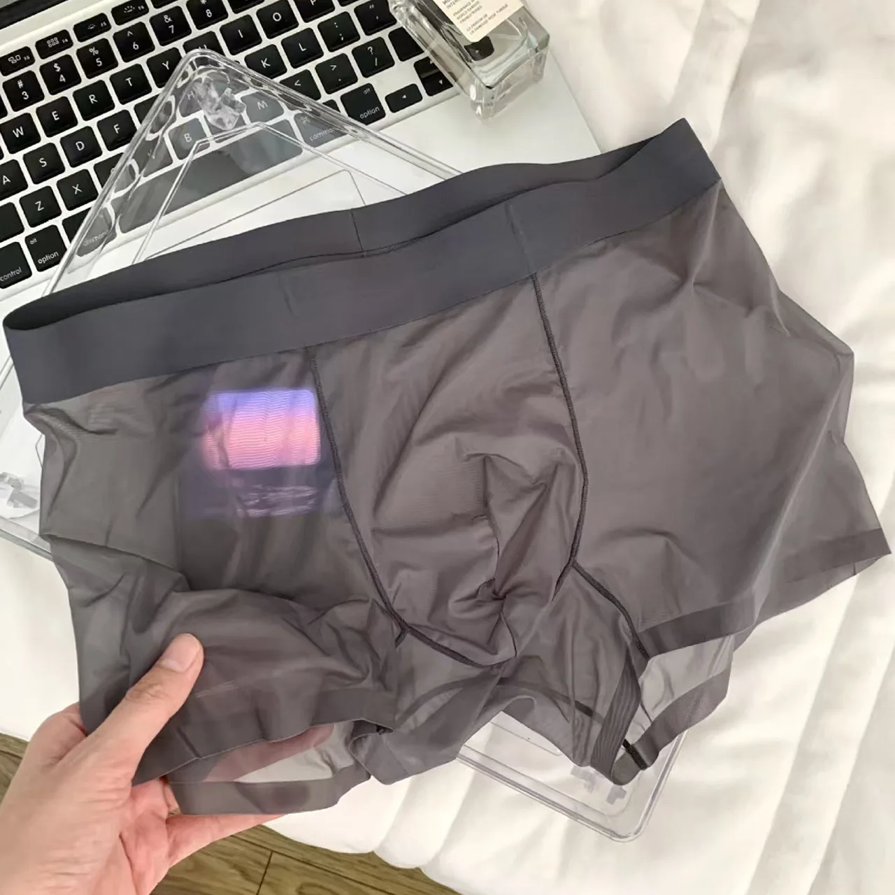 Men Boxy Underwear Transparent Trunk Seamless 20D Ultra-thin Ice Silk Lightweight Quick Dry Mid-rise U Convex Pouch Boxer Shorts
Men Boxy Underwear Transparent Trunk Seamless 20D Ultra-thin Ice Silk Lightweight Quick Dry Mid-rise U Convex Pouch Boxer Shorts