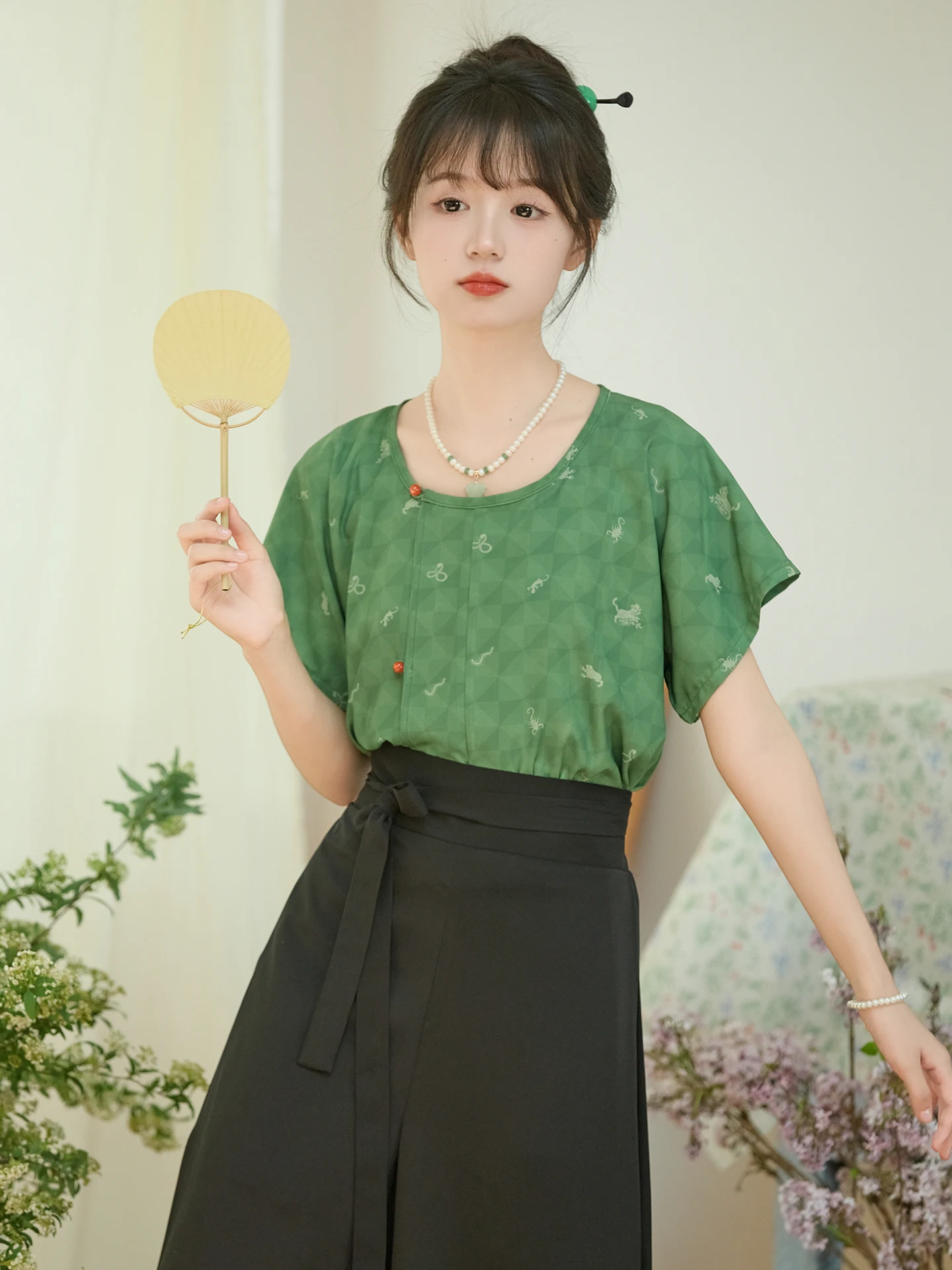 Осенние брюки Ханьфу из ткани «Орт Све» с двусторонней печатью, улучшенные, в стиле Сун, летние, с узором «Водное поле», женские...
Осенние брюки Ханьфу из ткани «Орт Све» с двусторонней печатью, улучшенные, в стиле Сун, летние, с узором «Водное поле», женские...