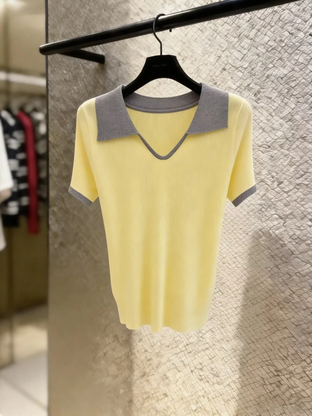 Summer Thin Ice Silk Knitted Short Sleeve Collar T-Shirt Women's Fashion Commute Style Korean Version Soft Cotton Blend
Summer Thin Ice Silk Knitted Short Sleeve Collar T-Shirt Women's Fashion Commute Style Korean Version Soft Cotton Blend