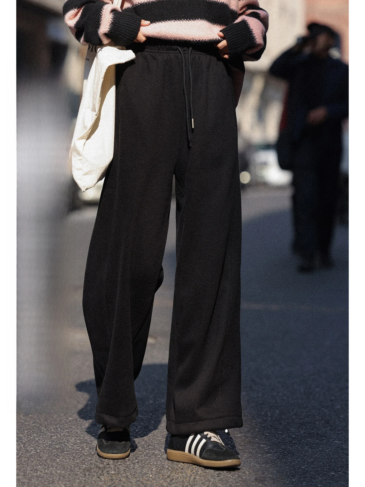 Женские зимние повседневные брюки Bla Dstring с широкими штанинами, новые, универсальные, длинные, спортивные, Mixd Finder
Женские зимние повседневные брюки Bla Dstring с широкими штанинами, новые, универсальные, длинные, спортивные, Mixd Finder