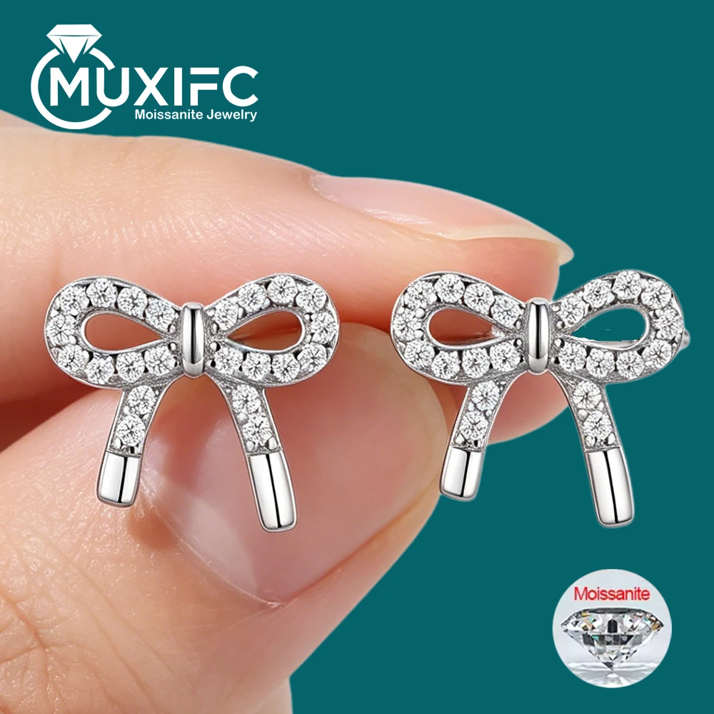 Full Moissanite Bow Stud Earrings for Women 925 Sterling Silver 18k Gold Plated Round Cut Lab Diamond Daily Party Fine Jewelry
Full Moissanite Bow Stud Earrings for Women 925 Sterling Silver 18k Gold Plated Round Cut Lab Diamond Daily Party Fine Jewelry