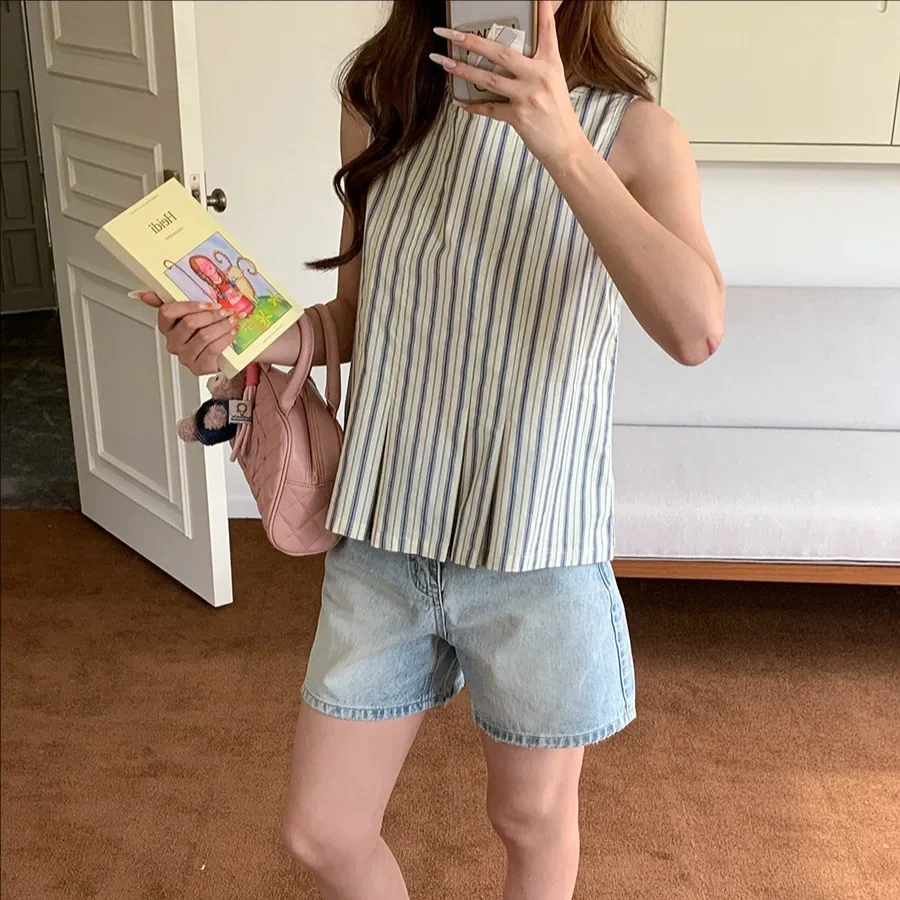 Summer New Casual Blue Stripes Sleeveless Vest for Women Comfortable Breathable Lightweight Top
Summer New Casual Blue Stripes Sleeveless Vest for Women Comfortable Breathable Lightweight Top