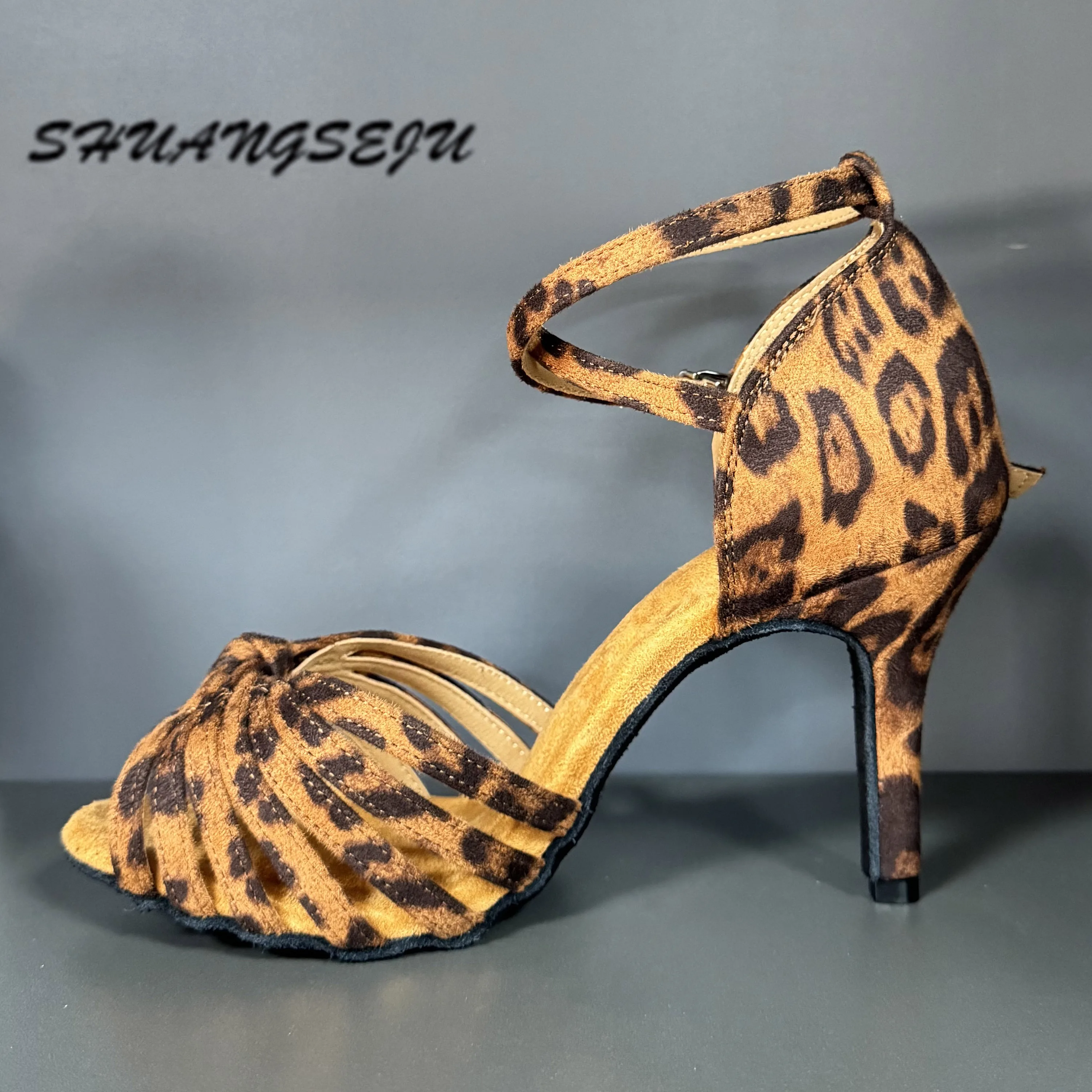 SHUANGSEJU Leopard Print Suede Latin Dance Shoes Soft Sole Salsa Practice Dance Shoes High Heel Bachata Performance Dance Shoes
SHUANGSEJU Leopard Print Suede Latin Dance Shoes Soft Sole Salsa Practice Dance Shoes High Heel Bachata Performance Dance Shoes