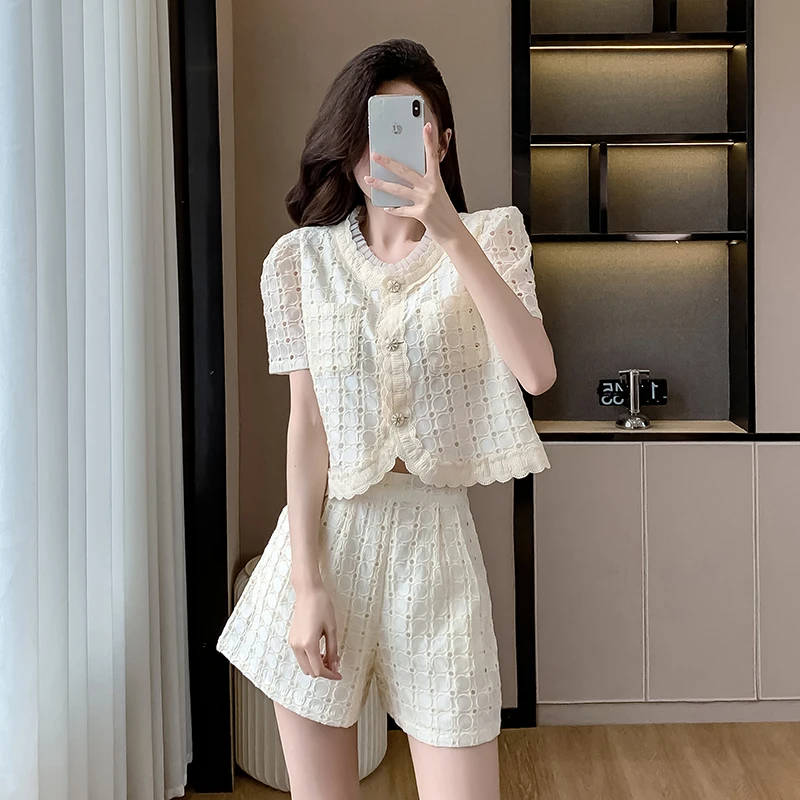 2024 Summer Sweet Pink Two Piece Set New Fashion Women Single Breasted Embroidery Hollow Out Tops + Pockets Wide Leg Shorts Suit
2024 Summer Sweet Pink Two Piece Set New Fashion Women Single Breasted Embroidery Hollow Out Tops + Pockets Wide Leg Shorts Suit