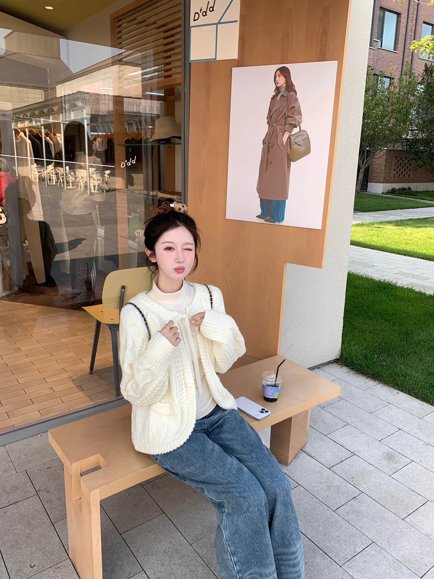 YANUOYU Iceland Ce Вязаный свитер-накидка женский винтажный с V-образным вырезом, универсальный, с длинными рукавами, для повседневной носки, модный, осень 2025
YANUOYU Iceland Ce Вязаный свитер-накидка женский винтажный с V-образным вырезом, универсальный, с длинными рукавами, для повседневной носки, модный, осень 2025