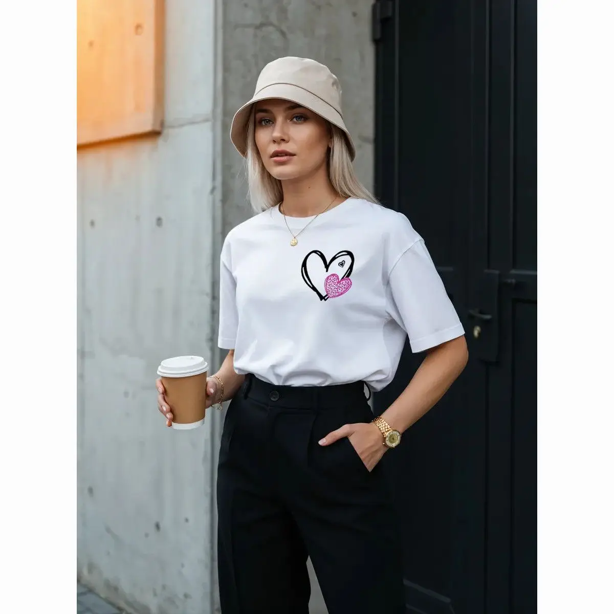 The 2025 Summer New Slimming Retro European and American Casual T-shirt Is Versatile and Features A Loose American Cartoon Style
The 2025 Summer New Slimming Retro European and American Casual T-shirt Is Versatile and Features A Loose American Cartoon Style
