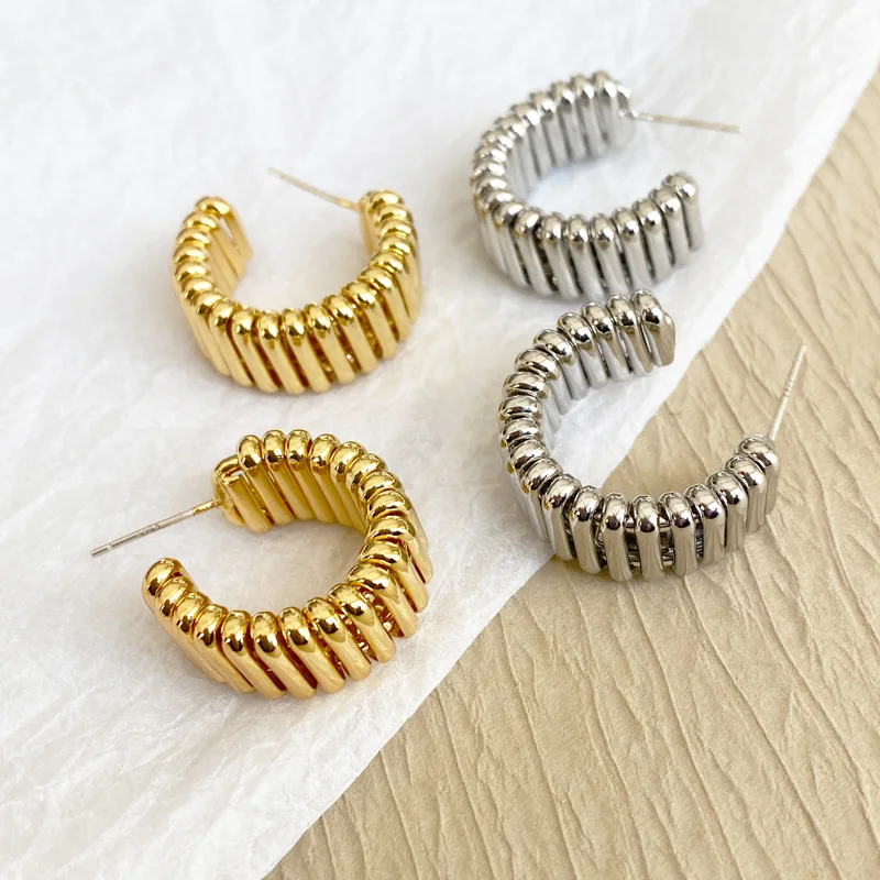 Kshmir Metal C-shaped earrings stylish and exquisite simple suitable for girls party jewelry travel accessories
Kshmir Metal C-shaped earrings stylish and exquisite simple suitable for girls party jewelry travel accessories