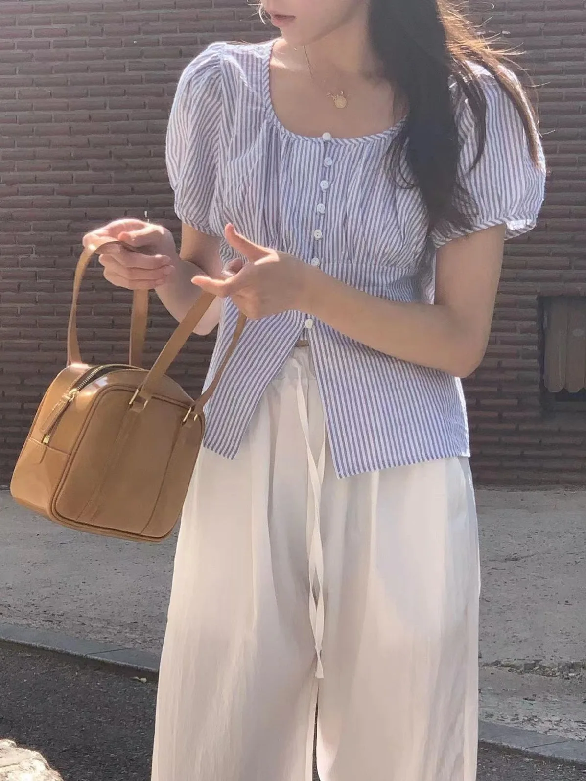 Шикарный полосатый женский летний модный топ Bubble Sve U-Ne ort irt в Корейском стиле из полиэфирного волокна прямого кроя
Шикарный полосатый женский летний модный топ Bubble Sve U-Ne ort irt в Корейском стиле из полиэфирного волокна прямого кроя