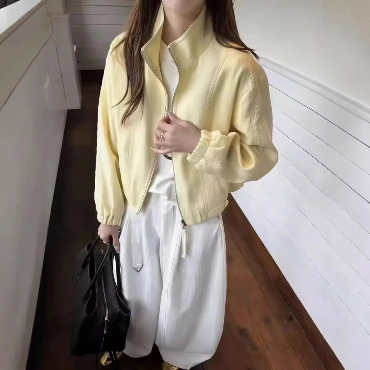 Lace Splicing Stand-up Collar Baseball Jacket Women's 2026 Spring New Versatile Short Jacket Top
Lace Splicing Stand-up Collar Baseball Jacket Women's 2026 Spring New Versatile Short Jacket Top