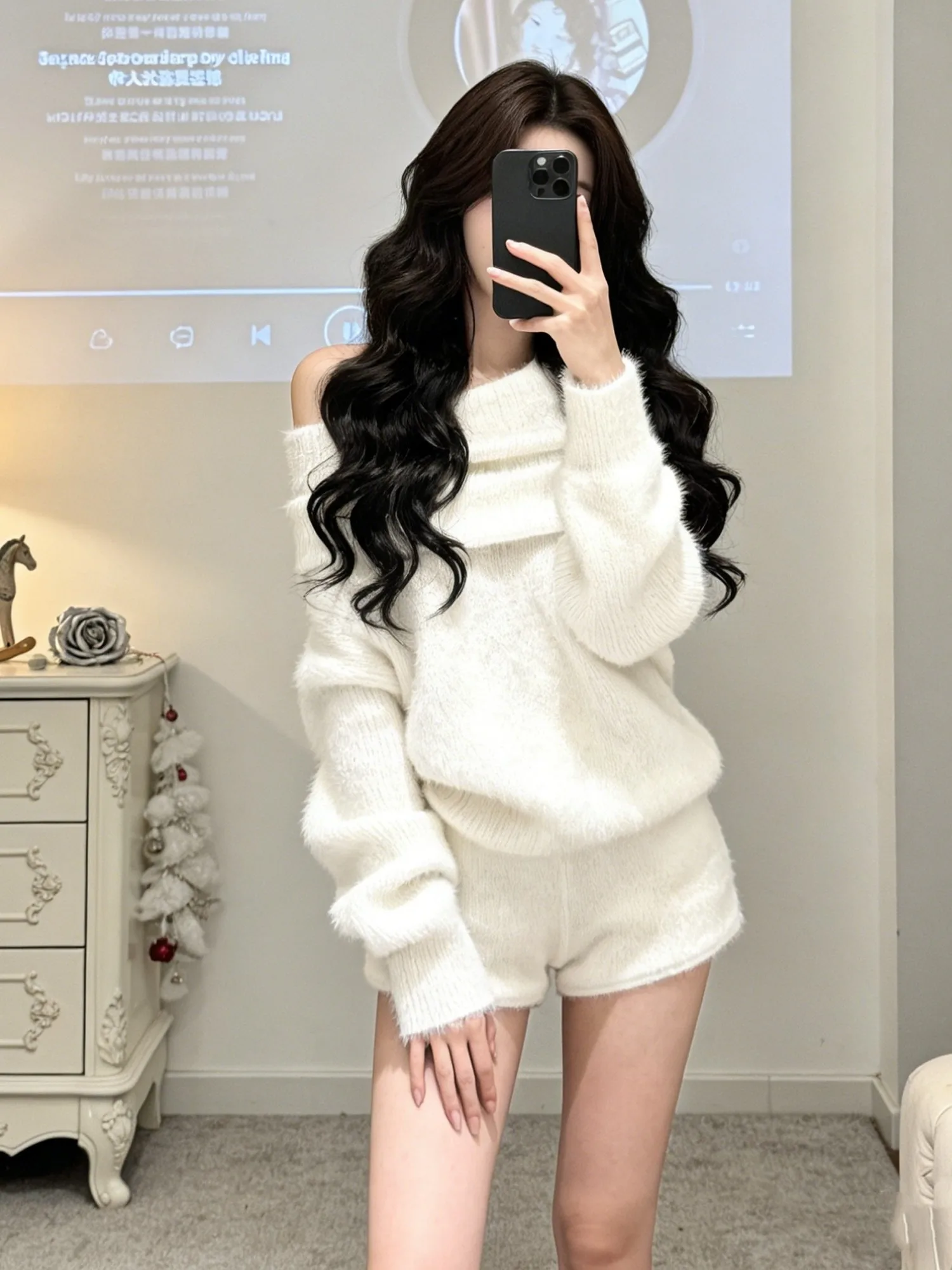 Ladies Soft Cozy White One-Shoulder Sweater High Waist Shorts Set Spring New Style Fashionable Set Casual Loose Fit A-Line Skirt
Ladies Soft Cozy White One-Shoulder Sweater High Waist Shorts Set Spring New Style Fashionable Set Casual Loose Fit A-Line Skirt