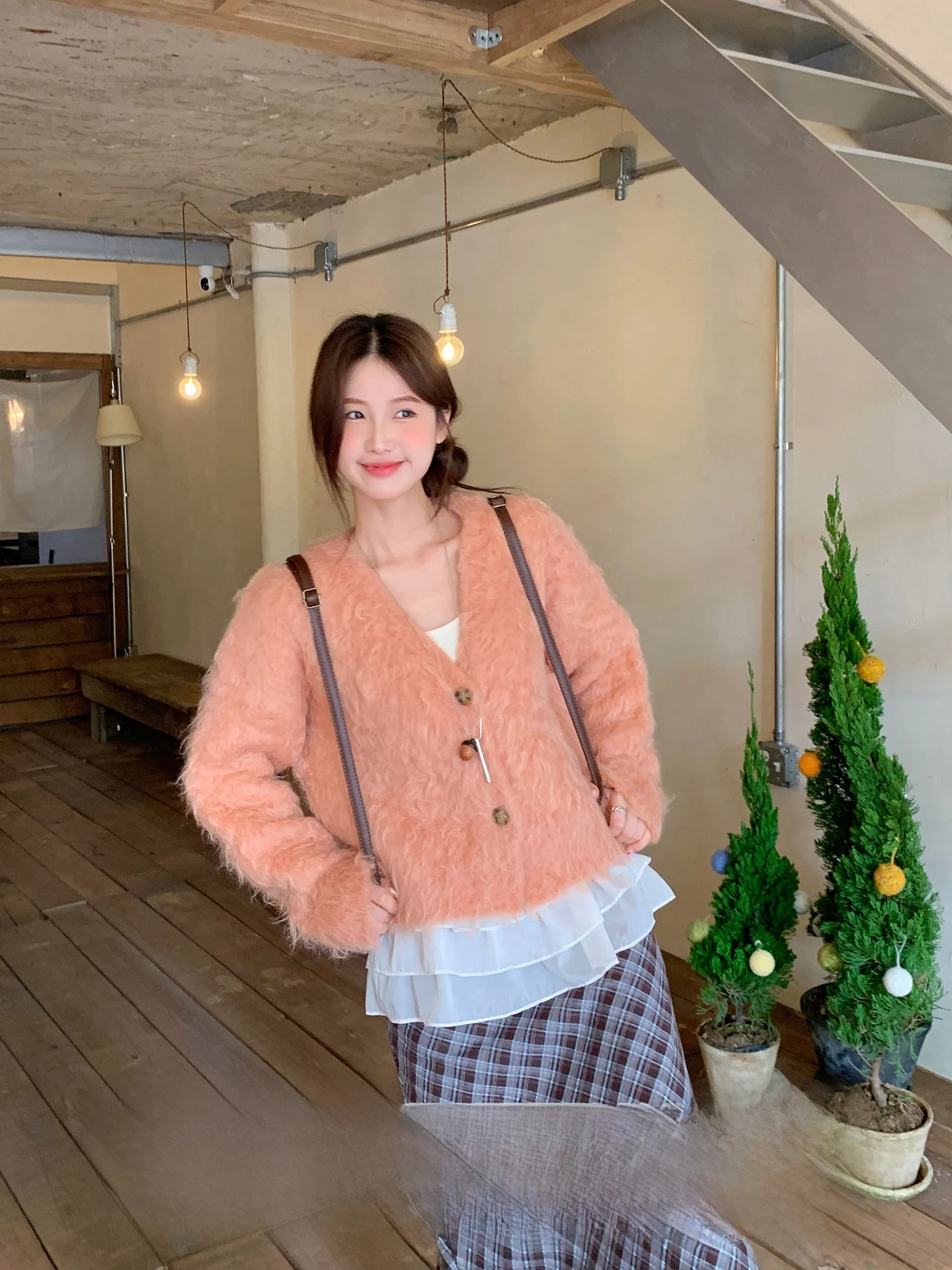 Мягкий вязаный свитер-кардиган с V-образным вырезом для женщин, свободный повседневный комфортный длинный топ от CHEESEBUNNY
Мягкий вязаный свитер-кардиган с V-образным вырезом для женщин, свободный повседневный комфортный длинный топ от CHEESEBUNNY