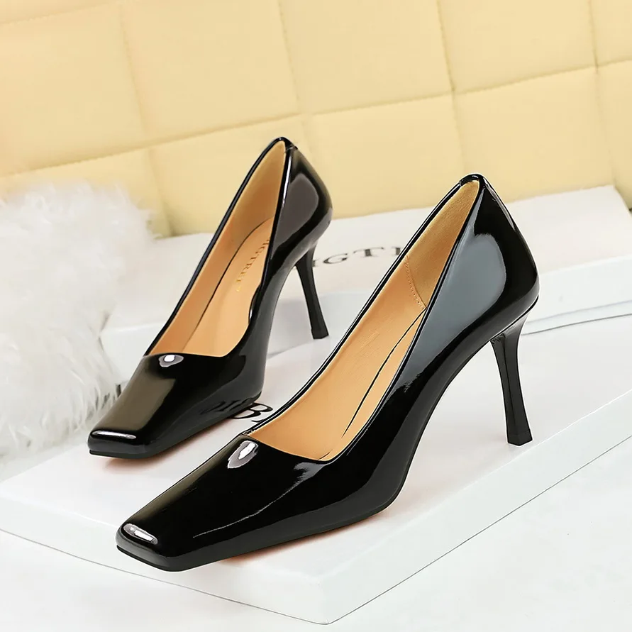 Style Fashionable Minimalist Glossy Heels Patent Leather Thin High Heels Shallow Cut Square Toe Single Shoes For Women's Shoes
Style Fashionable Minimalist Glossy Heels Patent Leather Thin High Heels Shallow Cut Square Toe Single Shoes For Women's Shoes