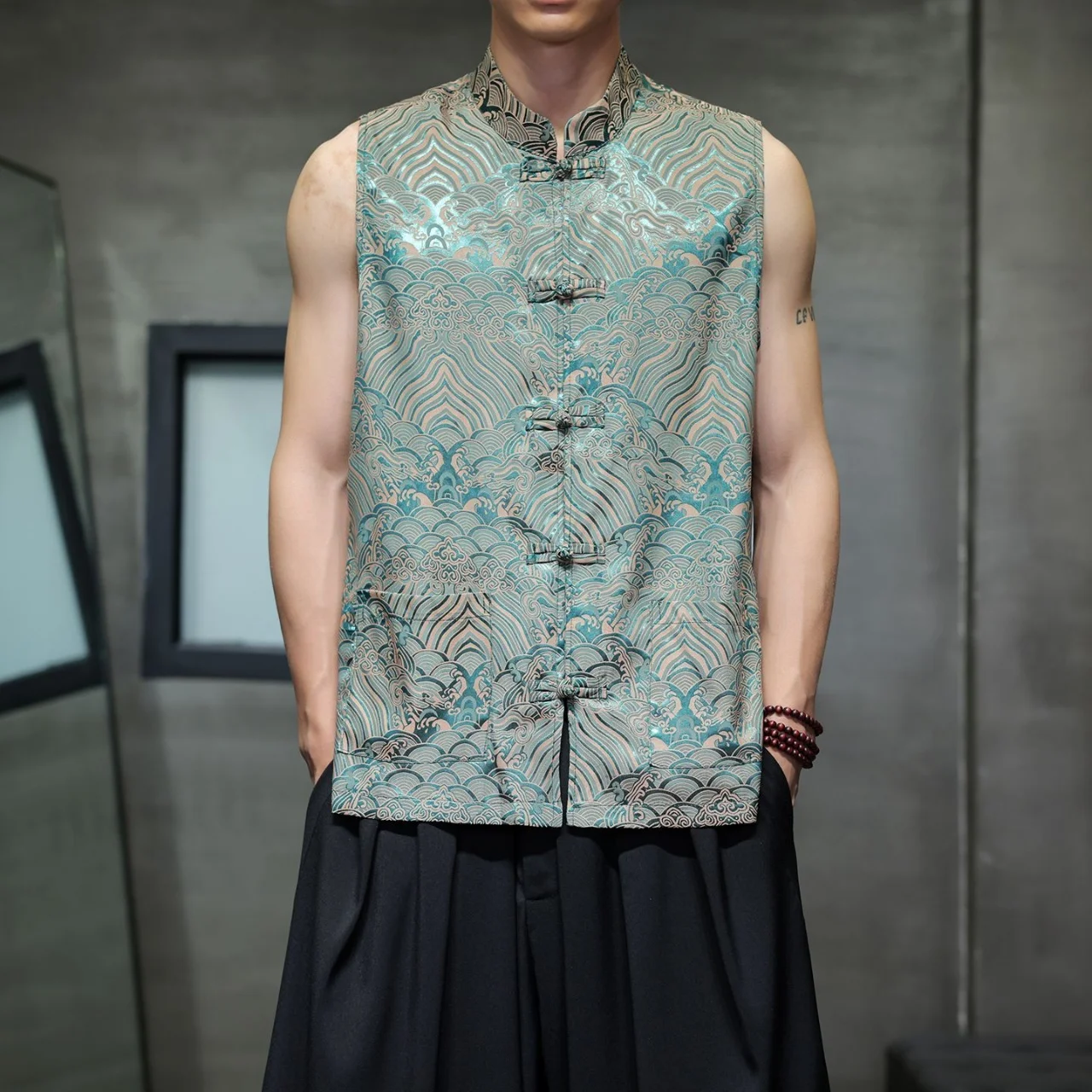 New Chinese Tang Style Vest Men's Summer Thin Stand Collar Tradition Buckle Retro Vest Waves Rocks Reefs Pattern Sleeveless Top
New Chinese Tang Style Vest Men's Summer Thin Stand Collar Tradition Buckle Retro Vest Waves Rocks Reefs Pattern Sleeveless Top