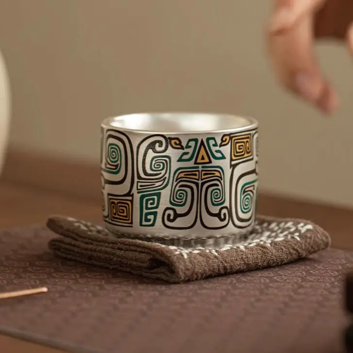 Episode 2 Ancient Pattern Gilt Silver Straight Household Ceramic Master High-End Cup Kung Fu Tea Set Drinking Cup
Episode 2 Ancient Pattern Gilt Silver Straight Household Ceramic Master High-End Cup Kung Fu Tea Set Drinking Cup