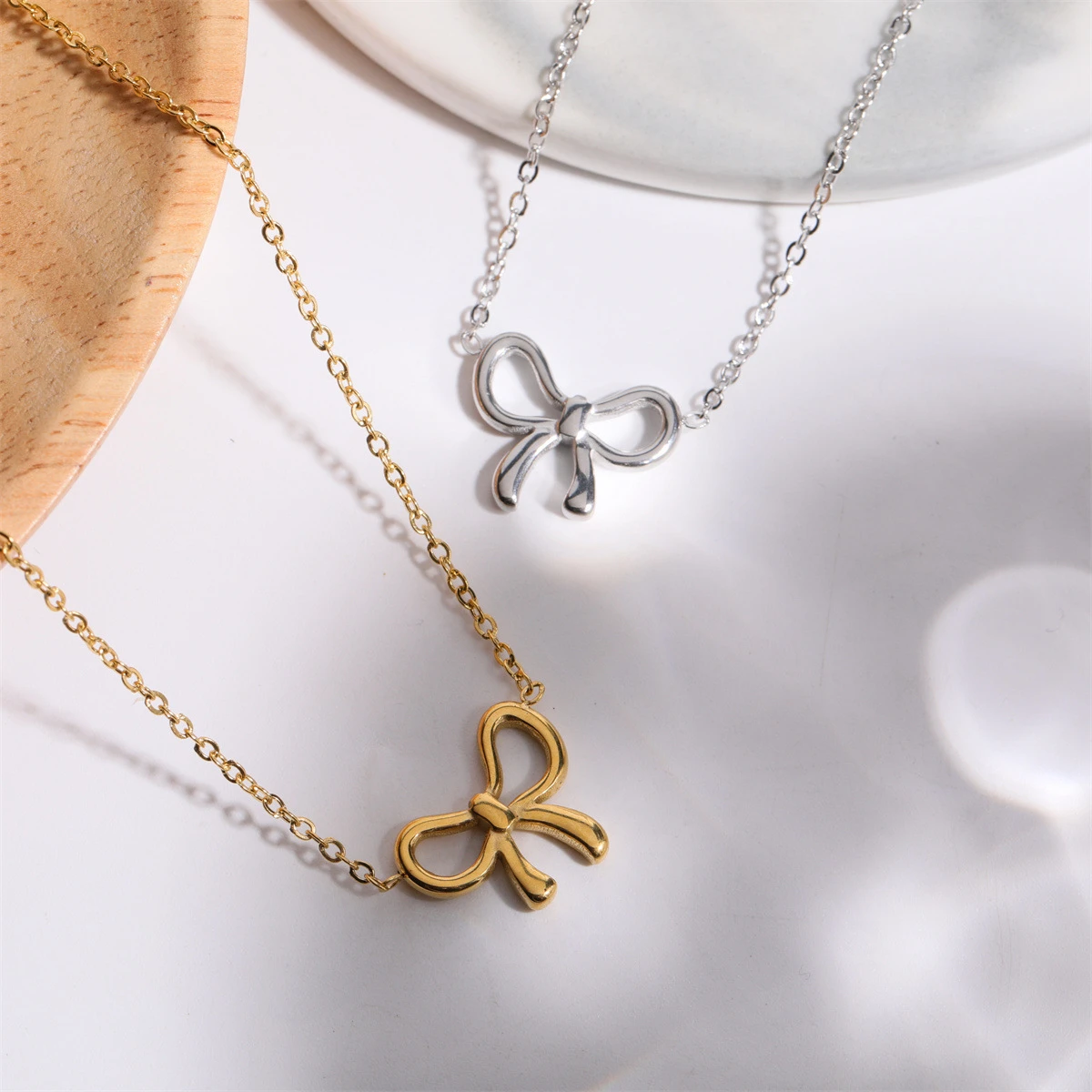 Korean version minimalist, fresh, cute bow pendant necklace for girls, best friend gift design, collarbone titanium steel
Korean version minimalist, fresh, cute bow pendant necklace for girls, best friend gift design, collarbone titanium steel