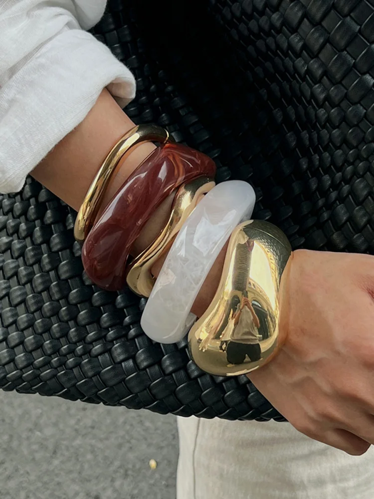 Модный широкий браслет из смолы, акрила и металла, асимметричный, необычный, эффектный, в стиле Ins, женское украшение
Модный широкий браслет из смолы, акрила и металла, асимметричный, необычный, эффектный, в стиле Ins, женское украшение