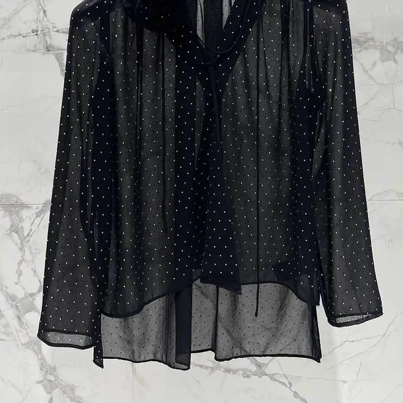 Women's Black Hot Diamond Flower Loose Shirts Fashion V-Neck Lace Up Design Long Sleeve Blouses Summer New High End Y2K Clothes
Women's Black Hot Diamond Flower Loose Shirts Fashion V-Neck Lace Up Design Long Sleeve Blouses Summer New High End Y2K Clothes