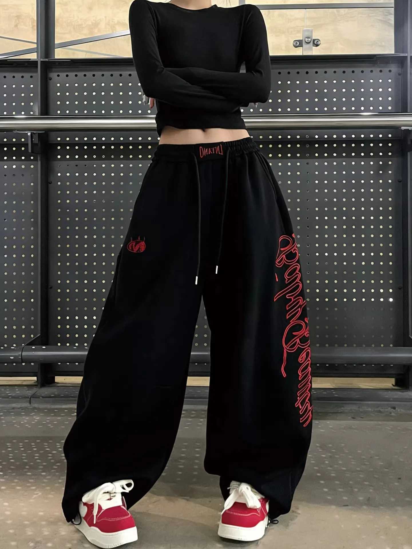 American Letter Embroidery Elastic Waist Sports Sweatpants Women's Spring Autumn New Style Trendy Jazz Dance Loose Wide Leg C...
American Letter Embroidery Elastic Waist Sports Sweatpants Women's Spring Autumn New Style Trendy Jazz Dance Loose Wide Leg C...