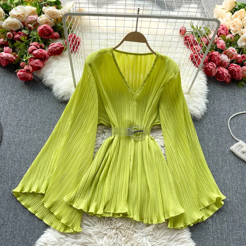 Sexy V-neck Flare Sleeve Women Chiffon Shirts with Belt 2023 New Spring Summer All-Matched Loose Female Pleated Tops
Sexy V-neck Flare Sleeve Women Chiffon Shirts with Belt 2023 New Spring Summer All-Matched Loose Female Pleated Tops