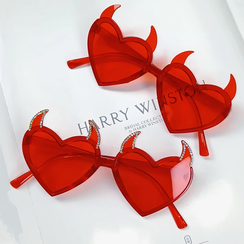 Trendy Halloween Heart Sunglasses Women Vintage Brand Design Sun Glasses Shades Female Hot Sale Funny Versatile Sunglasses Party
Trendy Halloween Heart Sunglasses Women Vintage Brand Design Sun Glasses Shades Female Hot Sale Funny Versatile Sunglasses Party