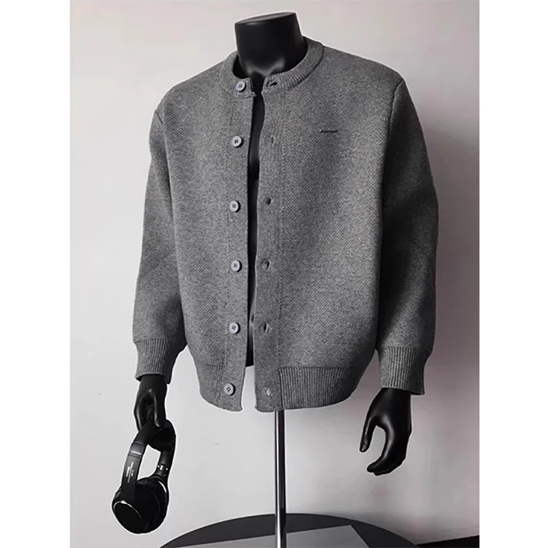 Мужской зимний кардиган Cleanfit: Американский ретро-стиль, воротник-бомбер, на пуговицах, вязаный, премиум-качество, верхняя одежда
Мужской зимний кардиган Cleanfit: Американский ретро-стиль, воротник-бомбер, на пуговицах, вязаный, премиум-качество, верхняя одежда