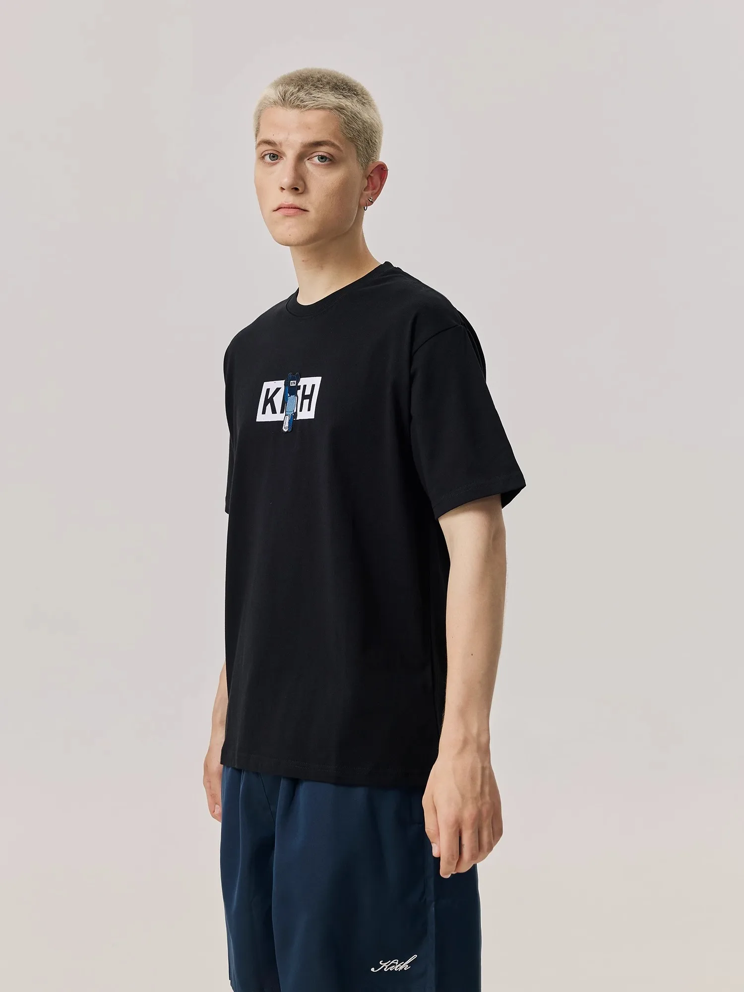 Defans Kith Violent Bear Collaborative Loose round Ne ort Sve ex Couples T-irt Floing Embroidery Logo Tee
Defans Kith Violent Bear Collaborative Loose round Ne ort Sve ex Couples T-irt Floing Embroidery Logo Tee
