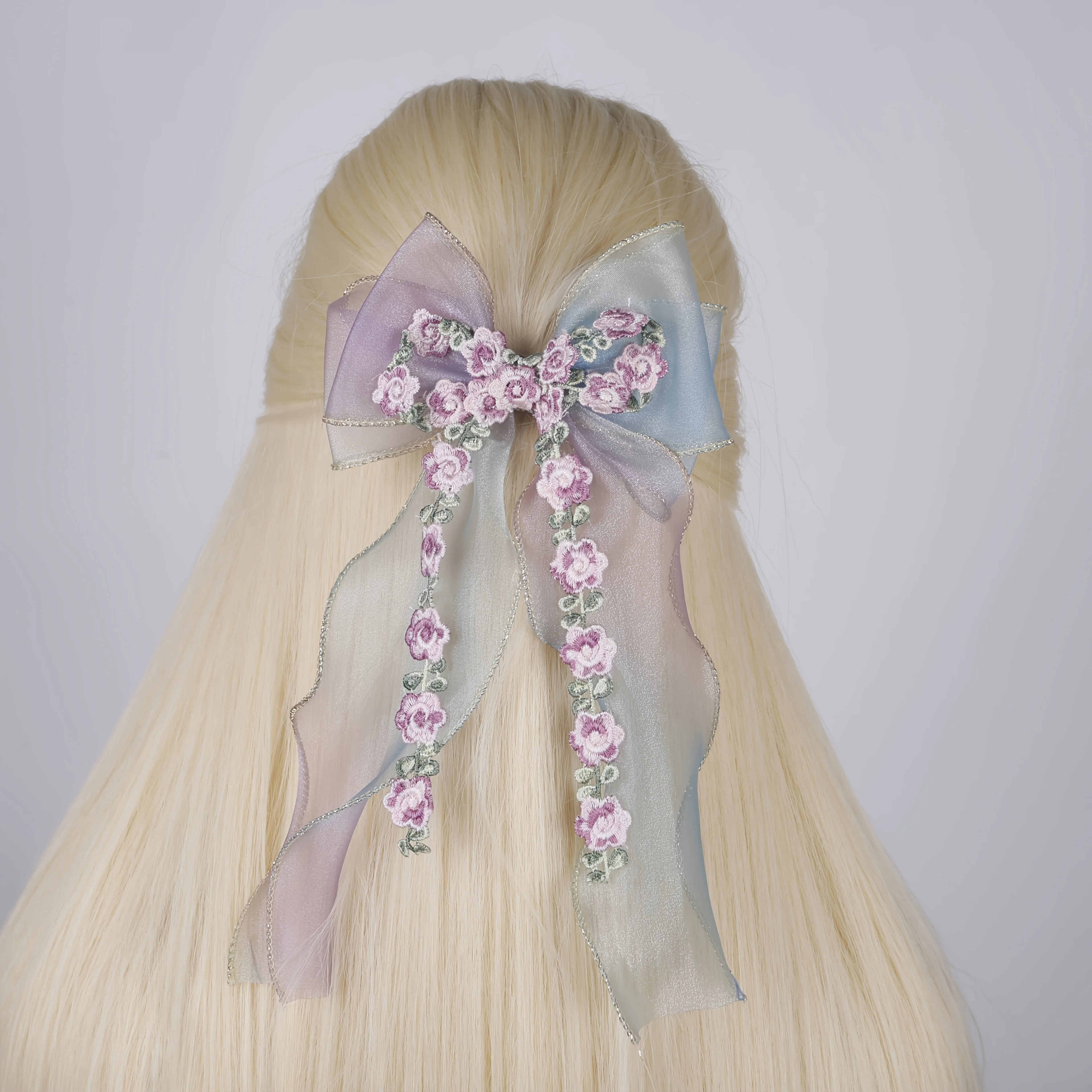 A Korean-style Simple and Elegant Hair Clip Featuring Mesh, Satin Ribbon, Embroidered Floral Details, and a Large Bow Design. Perfect for Creating Ponytail Styles and Suitable for Various Occasions, Whether for Outings, Dates, Photo Shoots
A Korean-style Simple and Elegant Hair Clip Featuring Mesh, Satin Ribbon, Embroidered Floral Details, and a Large Bow Design. Perfect for Creating Ponytail Styles and Suitable for Various Occasions, Whether for Outings, Dates, Photo Shoots