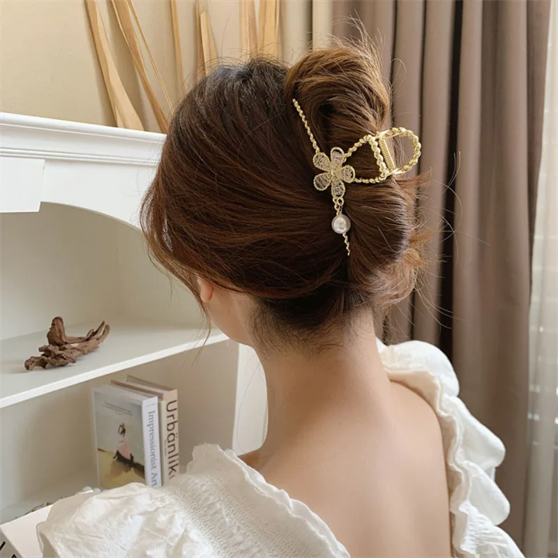 summer New Pearl flowers Hair Clip Plate Hair Claw Clip Non-slip Large Shark Clip Women Hair Clips Accessories hair accessories
summer New Pearl flowers Hair Clip Plate Hair Claw Clip Non-slip Large Shark Clip Women Hair Clips Accessories hair accessories