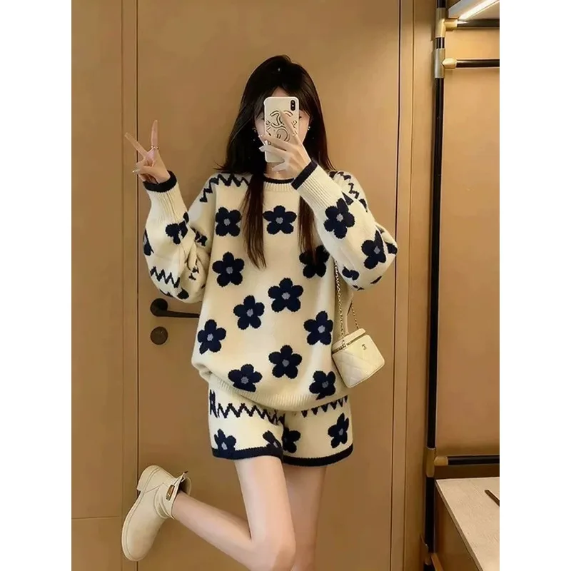 Autumn Spring Women's Wear Knitwear Tops Shorts Two-Piece Sets Round Neck Floral Long-Sleeved Knitwear and Shorts Two-Piece Set
Autumn Spring Women's Wear Knitwear Tops Shorts Two-Piece Sets Round Neck Floral Long-Sleeved Knitwear and Shorts Two-Piece Set